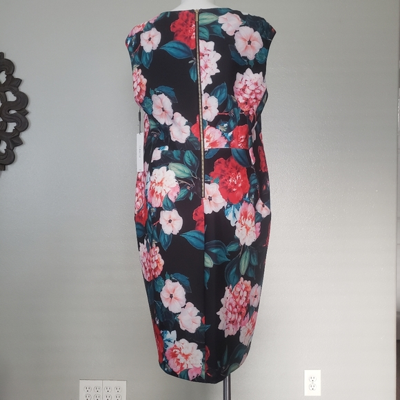 NWT Plus Calvin Klein Floral V-Neck Scuba Dress - Picture 4 of 8
